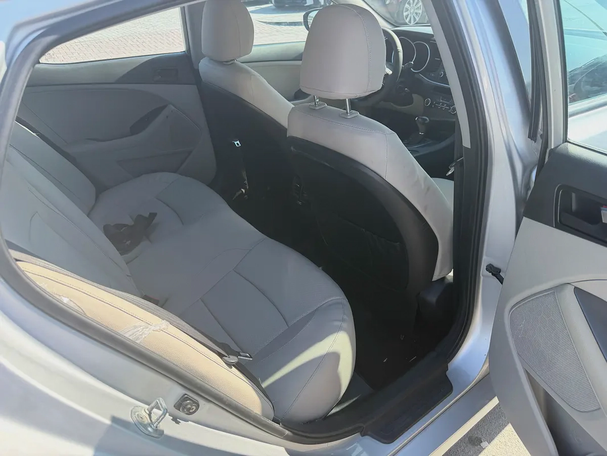 Kia optima 2016 silver color GCC calen car-4-4