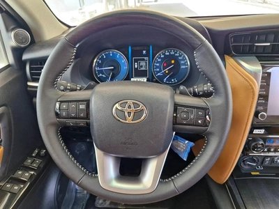 2025 TOYOTA FORTUNER 4X4 4.0L V6 GCC BRAND NEW 0KM-17