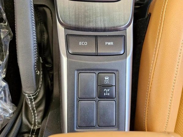 2025 TOYOTA FORTUNER 4X4 4.0L V6 GCC BRAND NEW 0KM