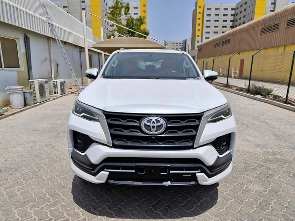 2025 TOYOTA FORTUNER 4X4 4.0L V6 GCC BRAND NEW 0KM