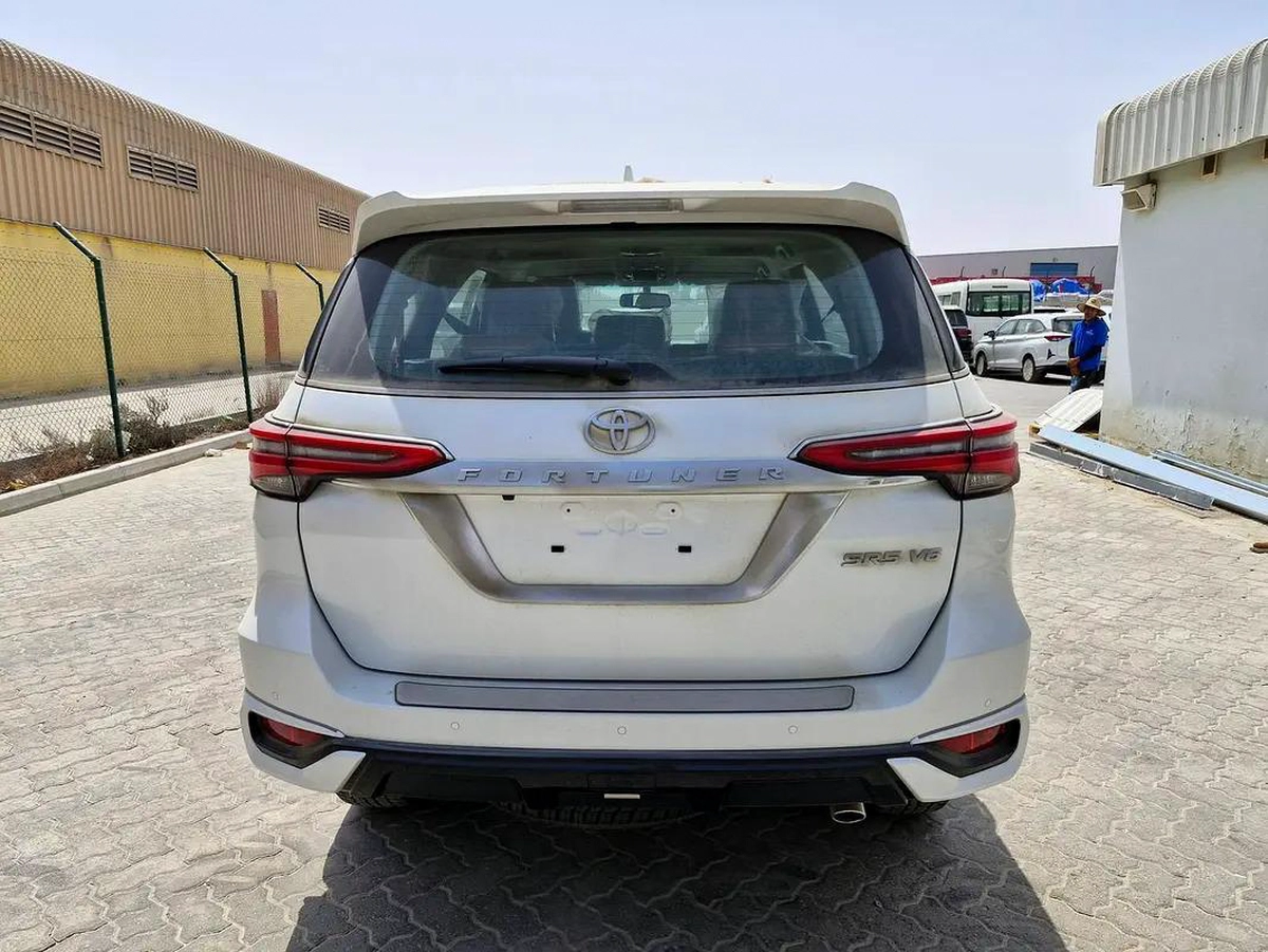 2025 TOYOTA FORTUNER 4X4 4.0L V6 GCC BRAND NEW 0KM