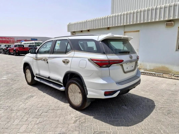 2025 TOYOTA FORTUNER 4X4 4.0L V6 GCC BRAND NEW 0KM