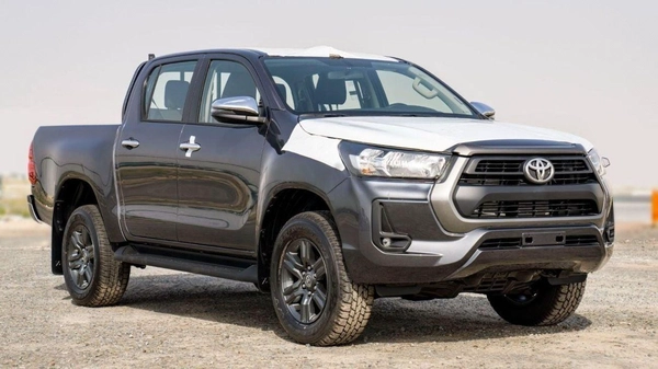 Toyota Hilux Toyota Hilux 2.4L Diesel AT 4x4 Mid Option 2025