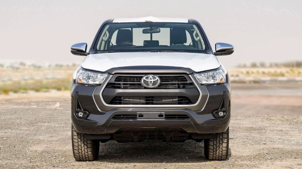 Toyota Hilux Toyota Hilux 2.4L Diesel AT 4x4 Mid Option 2025