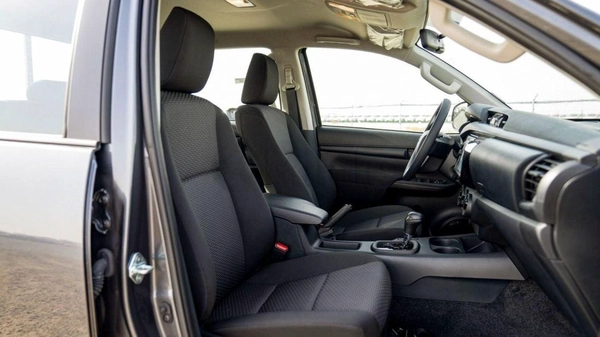 Toyota Hilux Toyota Hilux 2.4L Diesel AT 4x4 Mid Option 2025