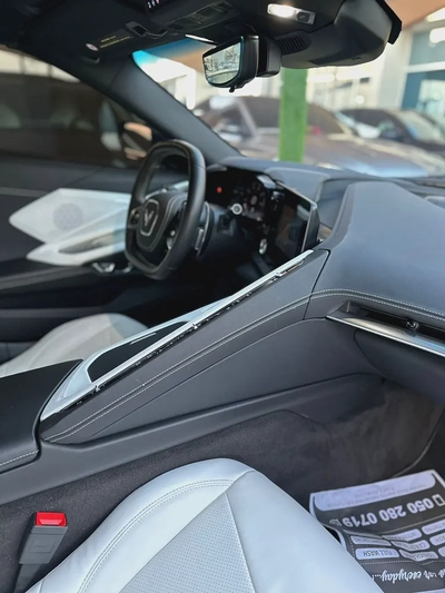 CHEVROLET CORVETTE C8 2LT 2025
Original Paint 
Special Color 
Full option Full Carbon Fiber-6