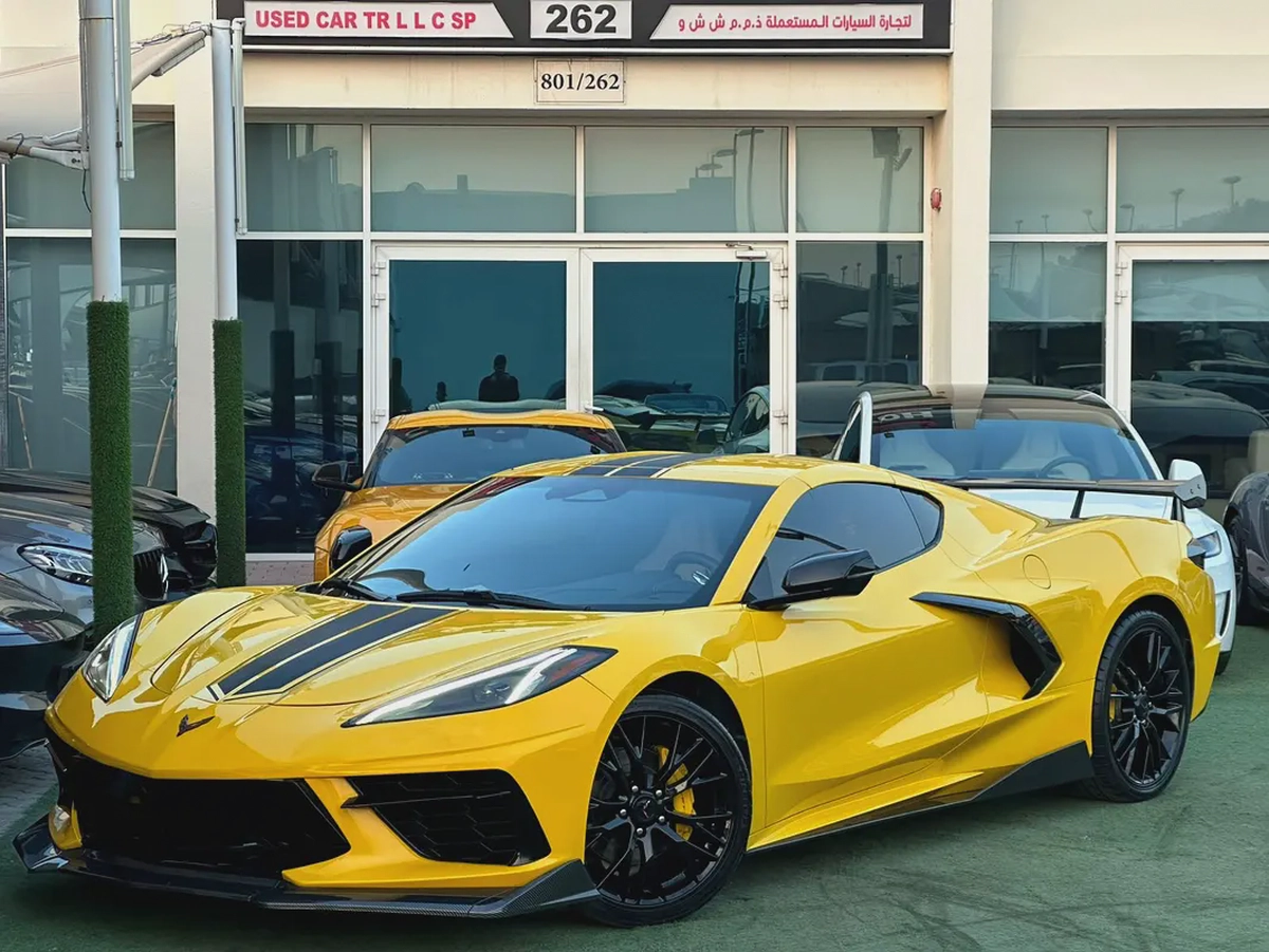 CHEVROLET CORVETTE C8 2LT 2025
Original Paint 
Special Color 
Full option Full Carbon Fiber