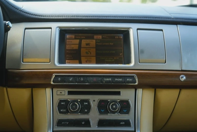 JAGUAR XF LUXURY 2013!! GCC SPECS!! FULL SERVICE HISTORY FROM AL TAYER-5