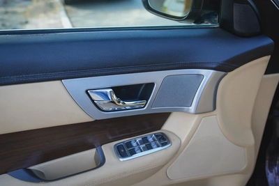 JAGUAR XF LUXURY 2013!! GCC SPECS!! FULL SERVICE HISTORY FROM AL TAYER-7