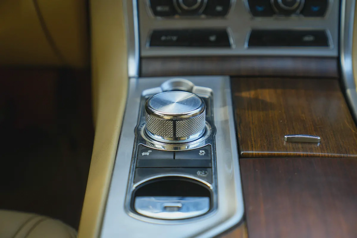 JAGUAR XF LUXURY 2013!! GCC SPECS!! FULL SERVICE HISTORY FROM AL TAYER-8-8