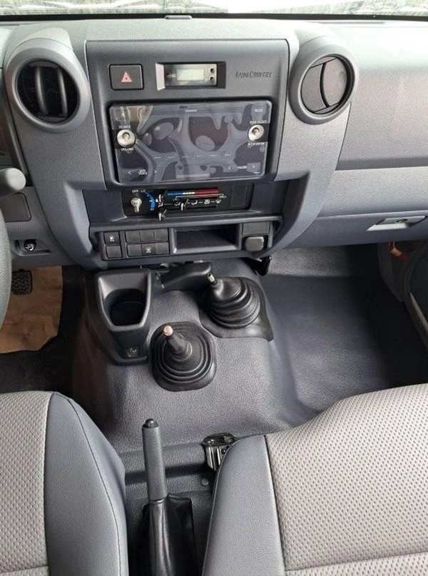 Toyota Land Cruiser 70 LC 78 HARDTOP 2.8L AT LC78 4.5L V8DIESEL 3DOOR