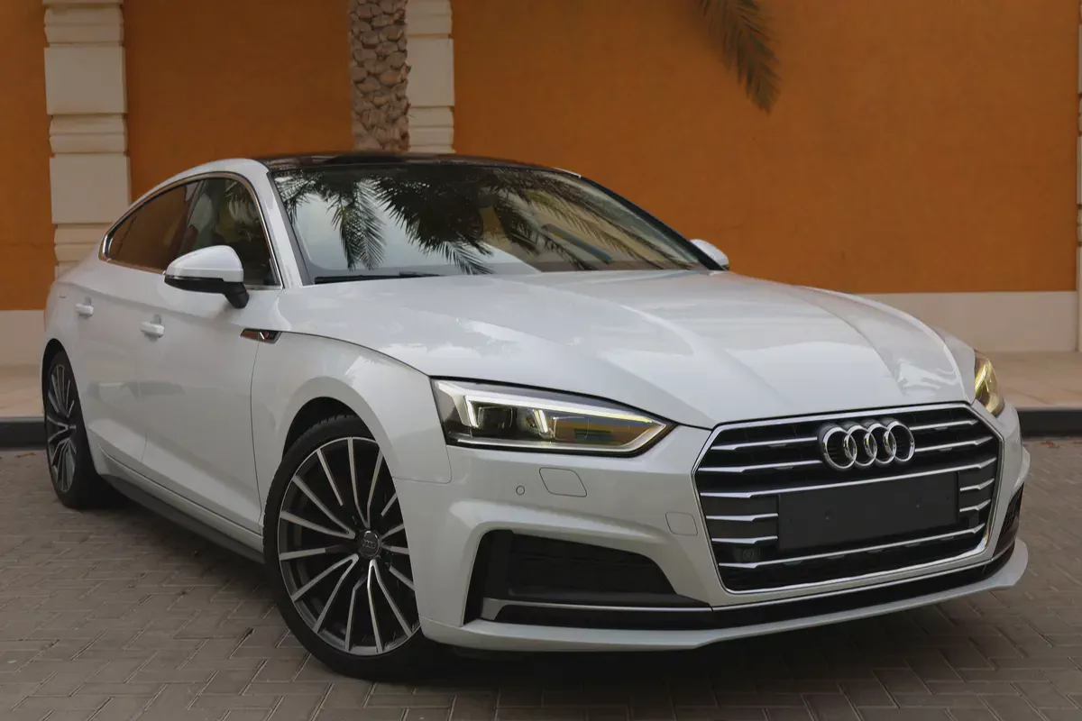 Audi A5 2018 40 TFSI  - in pristine condition - GCC specifications - full service history-1-1