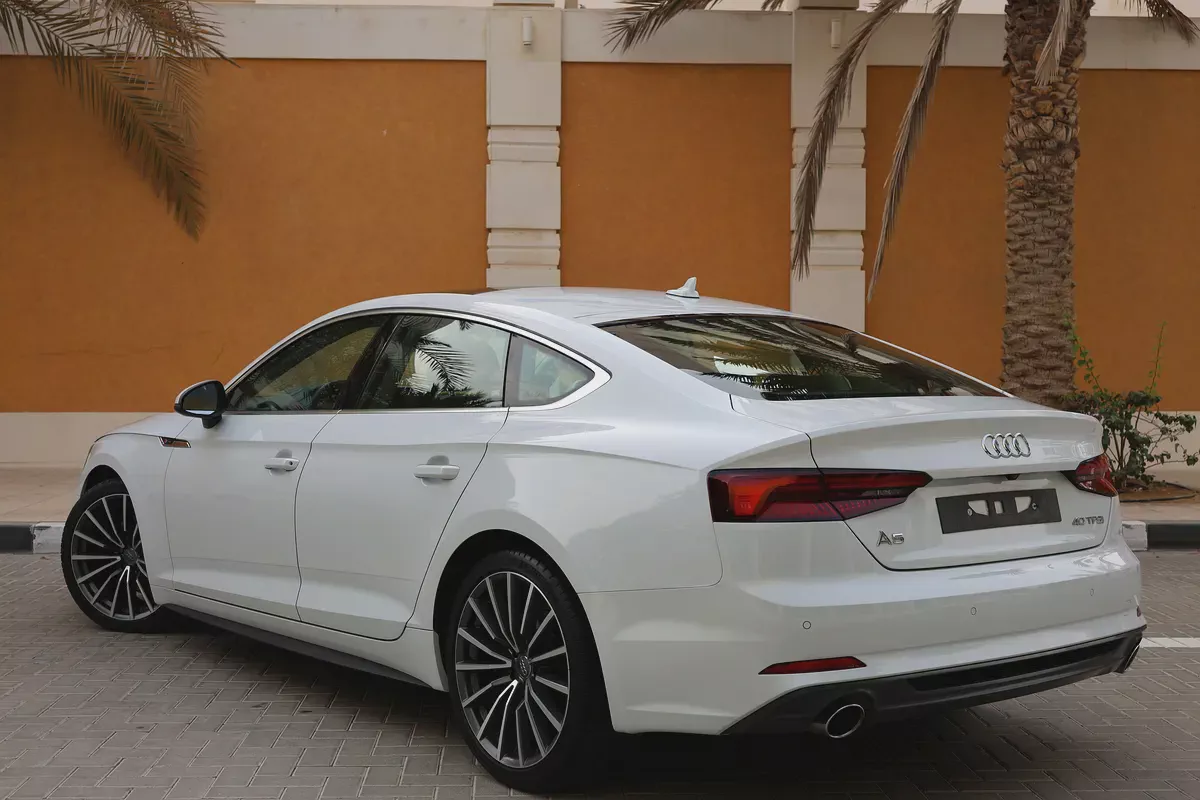 Audi A5 2018 40 TFSI  - in pristine condition - GCC specifications - full service history-2-2
