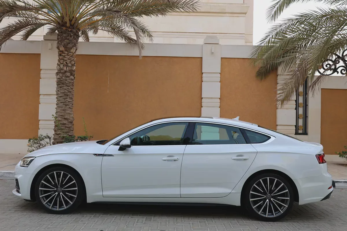 Audi A5 2018 40 TFSI  - in pristine condition - GCC specifications - full service history-4-4