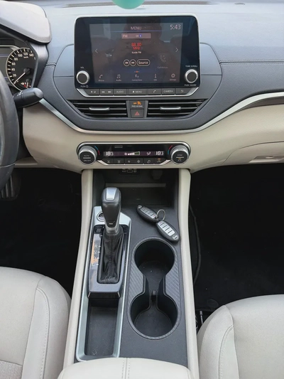 Nissan Altima- SV -2019- GCC - FREE ACCIDENT—FULL OPTIONS-FULL SERVICE AGENCY-EXCELLENT CONDITION-9