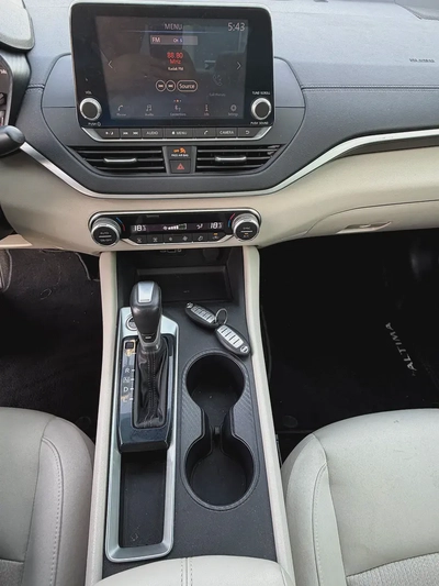 Nissan Altima- SV -2019- GCC - FREE ACCIDENT—FULL OPTIONS-FULL SERVICE AGENCY-EXCELLENT CONDITION-13