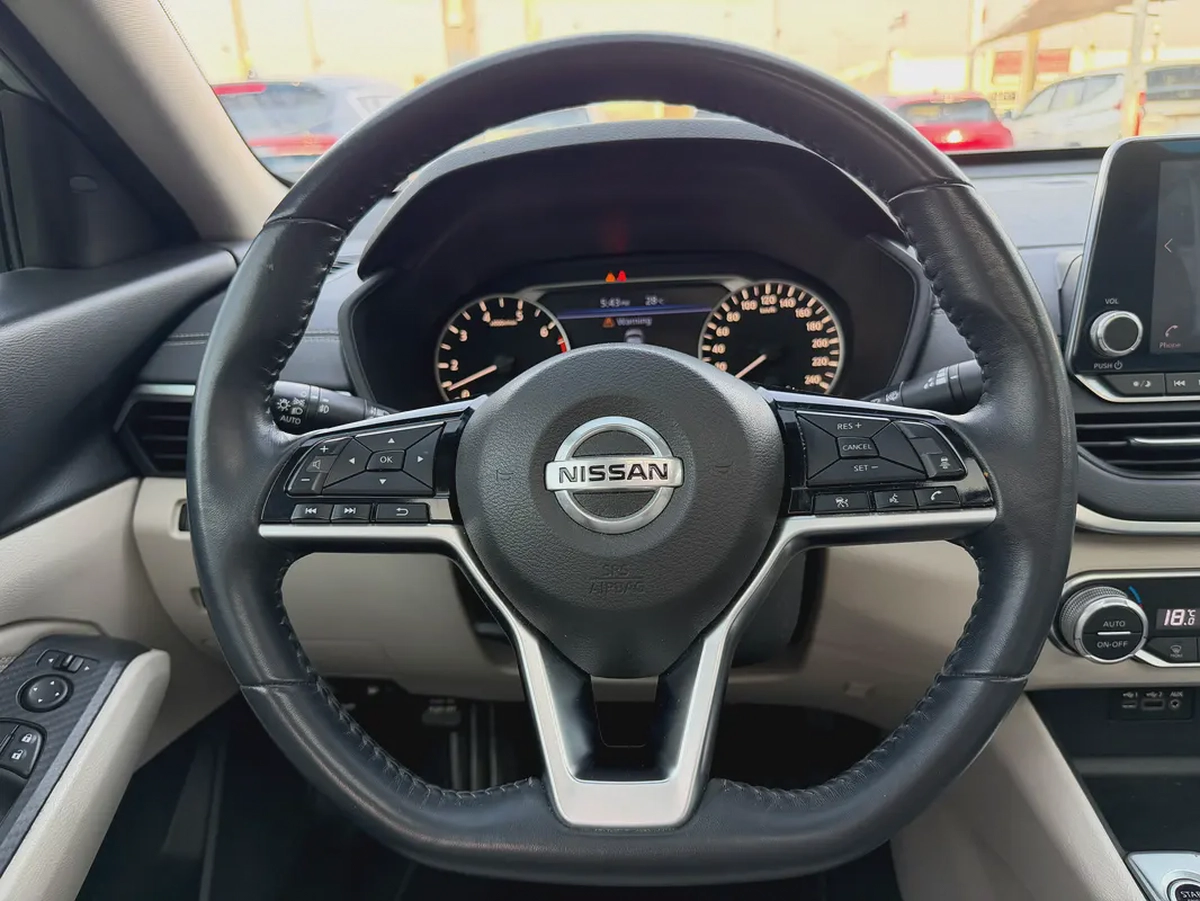 Nissan Altima- SV -2019- GCC - FREE ACCIDENT—FULL OPTIONS-FULL SERVICE AGENCY-EXCELLENT CONDITION