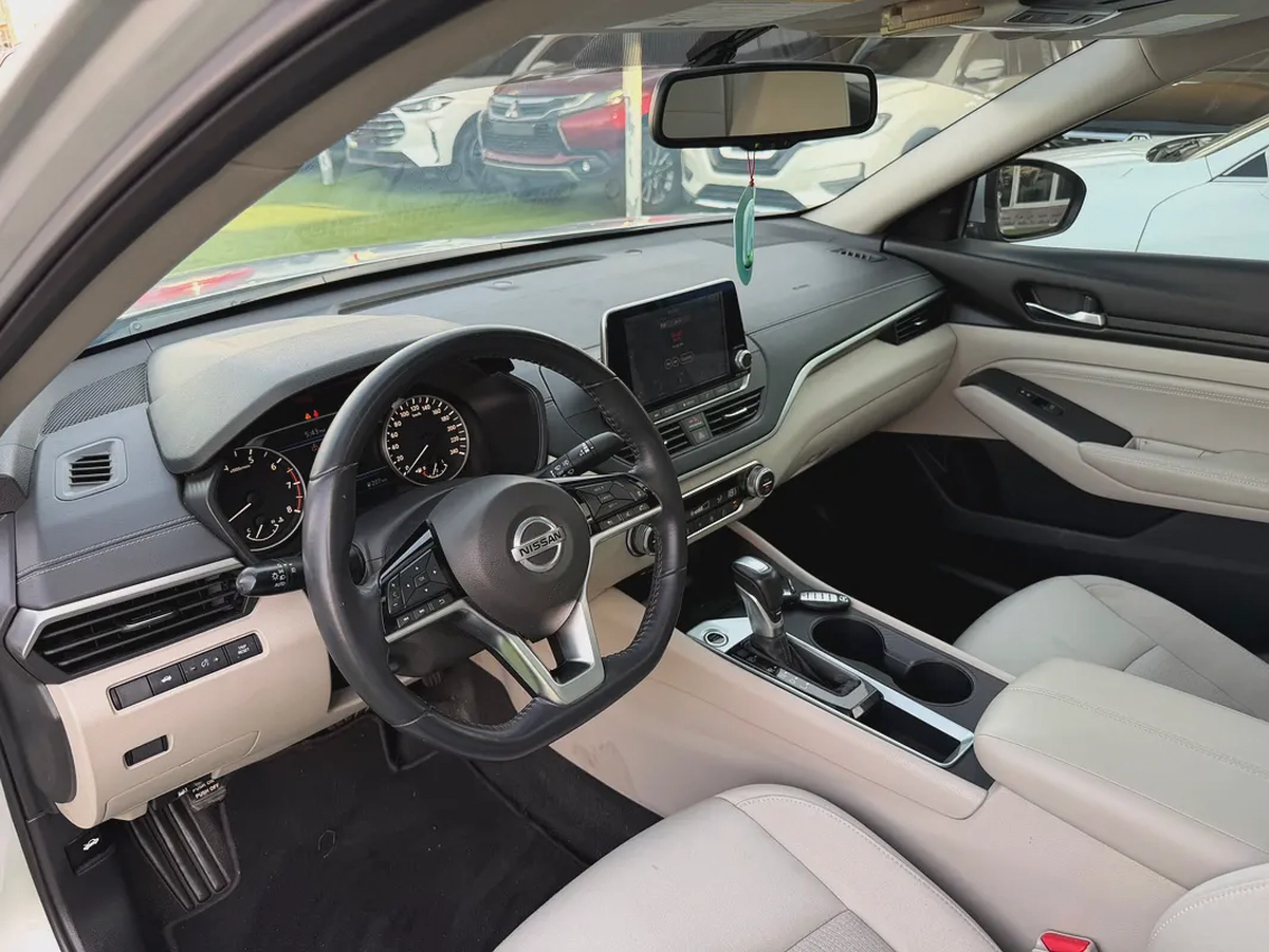 Nissan Altima- SV -2019- GCC - FREE ACCIDENT—FULL OPTIONS-FULL SERVICE AGENCY-EXCELLENT CONDITION