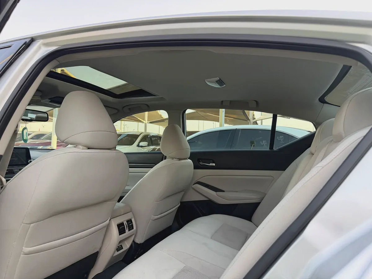 Nissan Altima- SV -2019- GCC - FREE ACCIDENT—FULL OPTIONS-FULL SERVICE AGENCY-EXCELLENT CONDITION