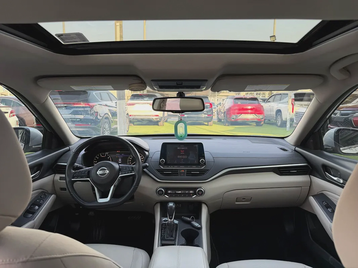 Nissan Altima- SV -2019- GCC - FREE ACCIDENT—FULL OPTIONS-FULL SERVICE AGENCY-EXCELLENT CONDITION