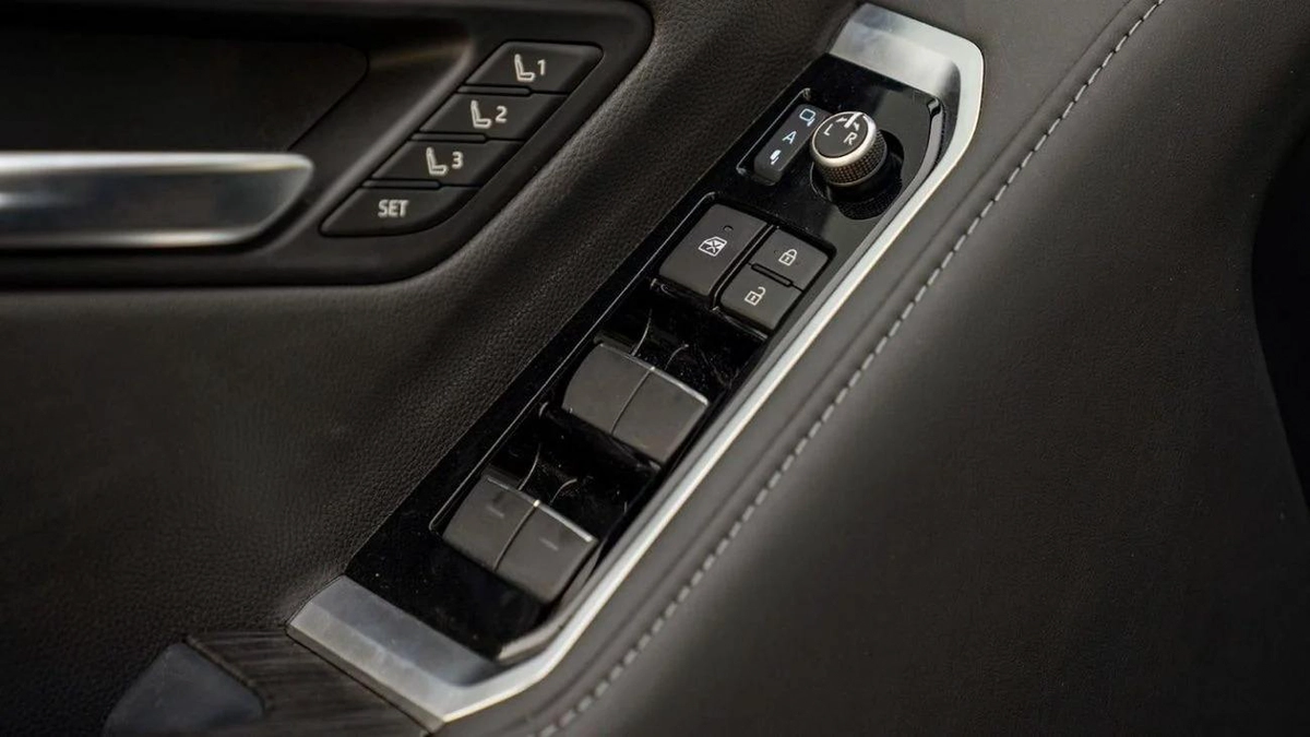 Toyota Land Cruiser GR SPORT 3.3D AT MY2023 – BLACK-12-12