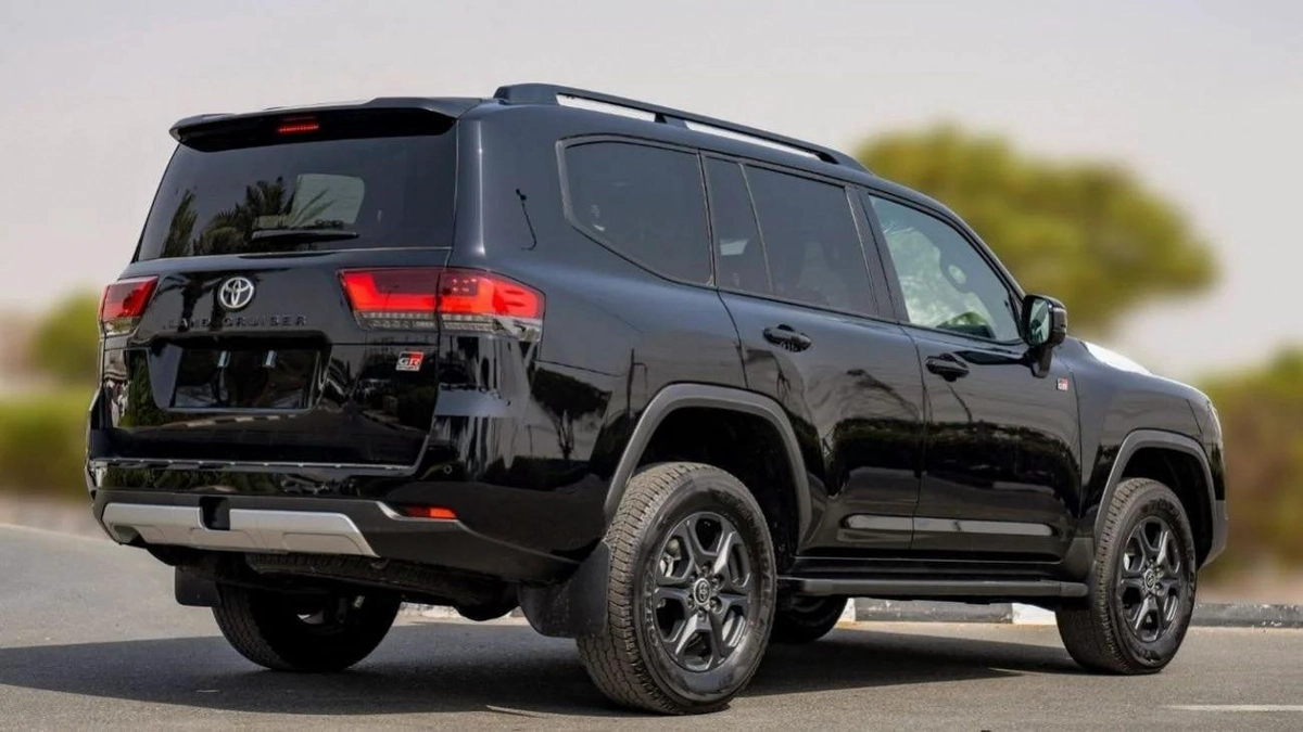 Toyota Land Cruiser GR SPORT 3.3D AT MY2023 – BLACK-11-11