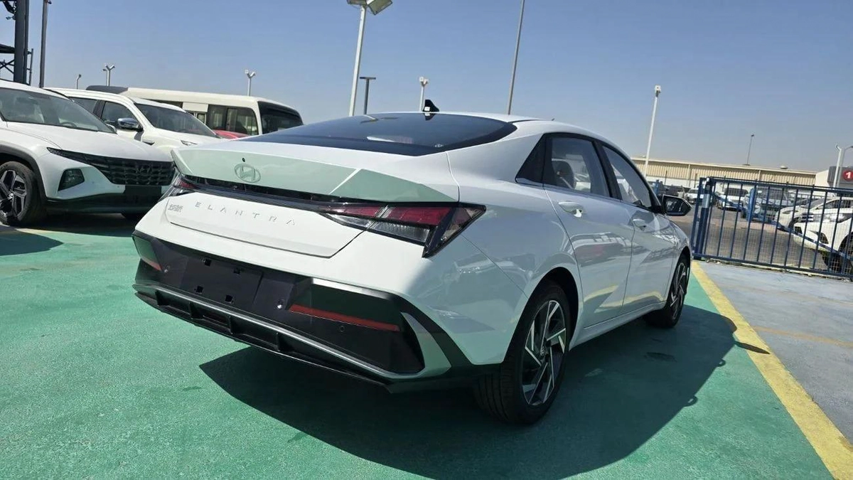 HYUNDAI ELANTRA LUXURY VERSION FULL OPTION 1.5L PETROL 2025 MODEL-4-4