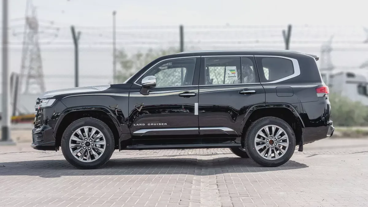 2026 Toyota Land Cruiser VXR 3.5L Twin-Turbo AT Petrol (Black-Red) Omani-2-2