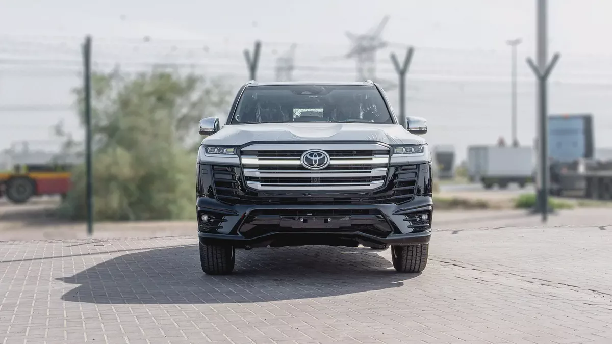 2026 Toyota Land Cruiser VXR 3.5L Twin-Turbo AT Petrol (Black-Red) Omani-3-3