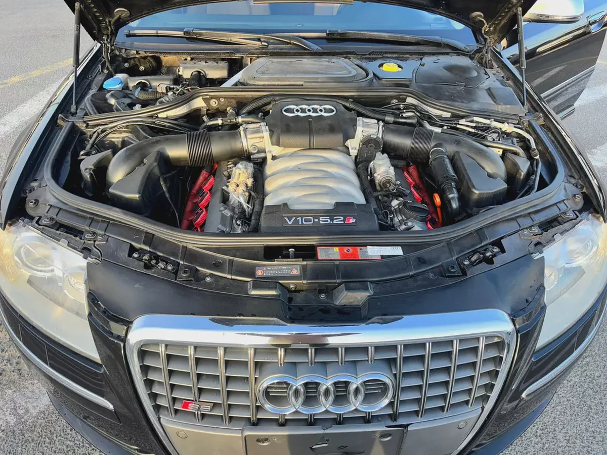 SUPER CLEAN AND POWERFULL V10 Audi S8 4.0 TFSI quattro, JAPAN IMPORTED-16-16
