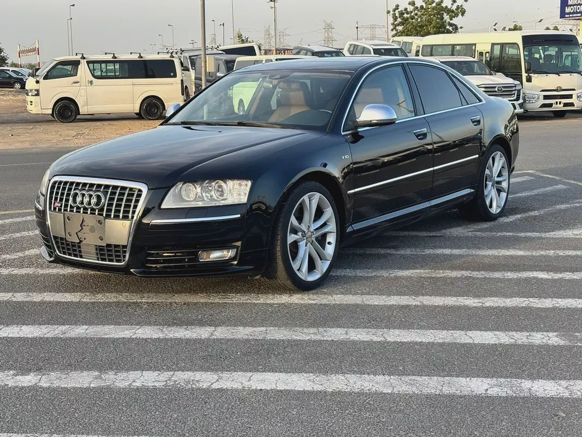 SUPER CLEAN AND POWERFULL V10 Audi S8 4.0 TFSI quattro, JAPAN IMPORTED-1-1