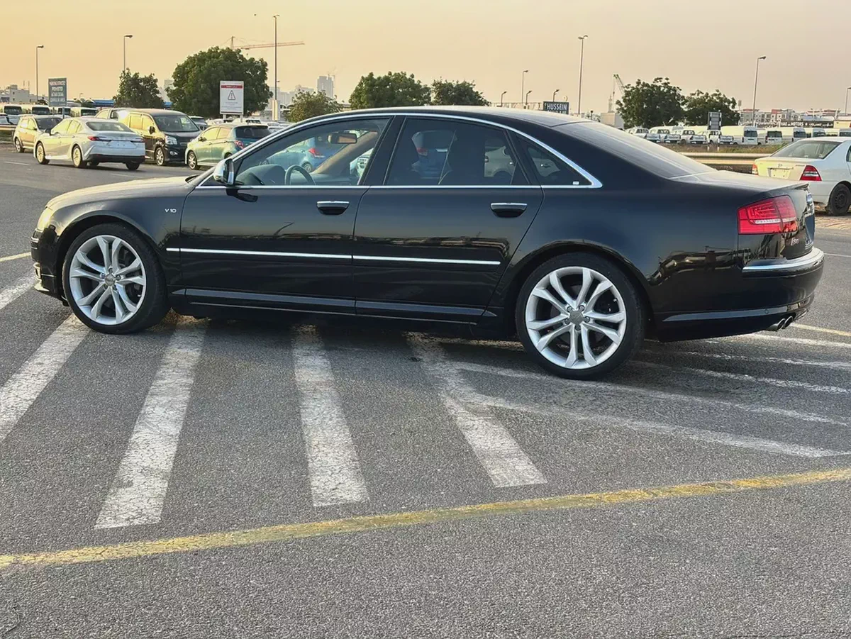 SUPER CLEAN AND POWERFULL V10 Audi S8 4.0 TFSI quattro, JAPAN IMPORTED-5-5
