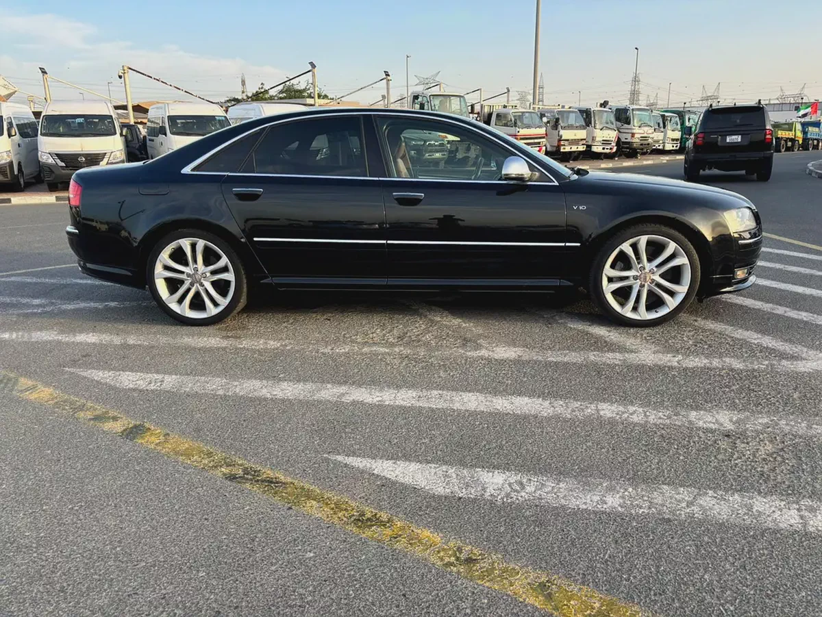 SUPER CLEAN AND POWERFULL V10 Audi S8 4.0 TFSI quattro, JAPAN IMPORTED-7-7
