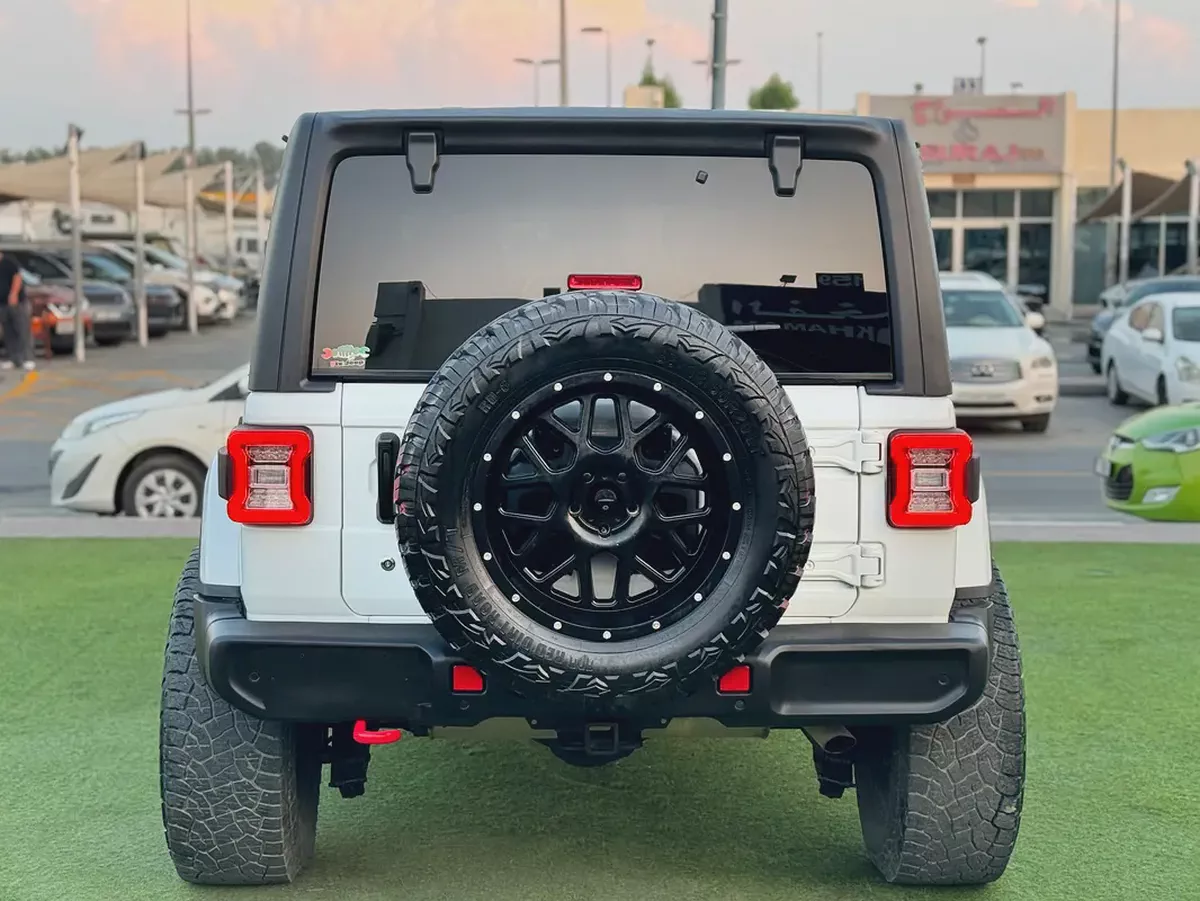 2019 Jeep Wrangler Unlimited Sahara - American Specs-4-4