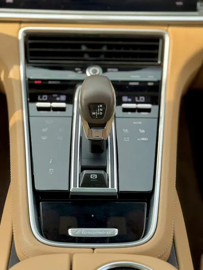 PORSCHE PANAMERA l GCC SPEC l FULL SERVICE HISTORY l UNDER WARRANTY TILL SEPTEMBER 2026 l-17