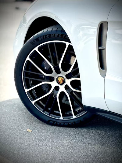 PORSCHE PANAMERA l GCC SPEC l FULL SERVICE HISTORY l UNDER WARRANTY TILL SEPTEMBER 2026 l-9