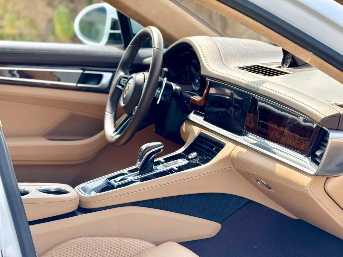 PORSCHE PANAMERA l GCC SPEC l FULL SERVICE HISTORY l UNDER WARRANTY TILL SEPTEMBER 2026 l-18-18