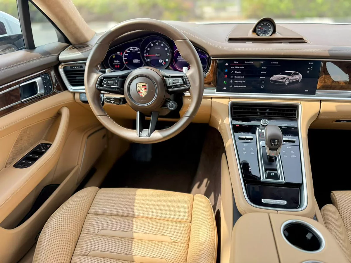 PORSCHE PANAMERA l GCC SPEC l FULL SERVICE HISTORY l UNDER WARRANTY TILL SEPTEMBER 2026 l-7-7