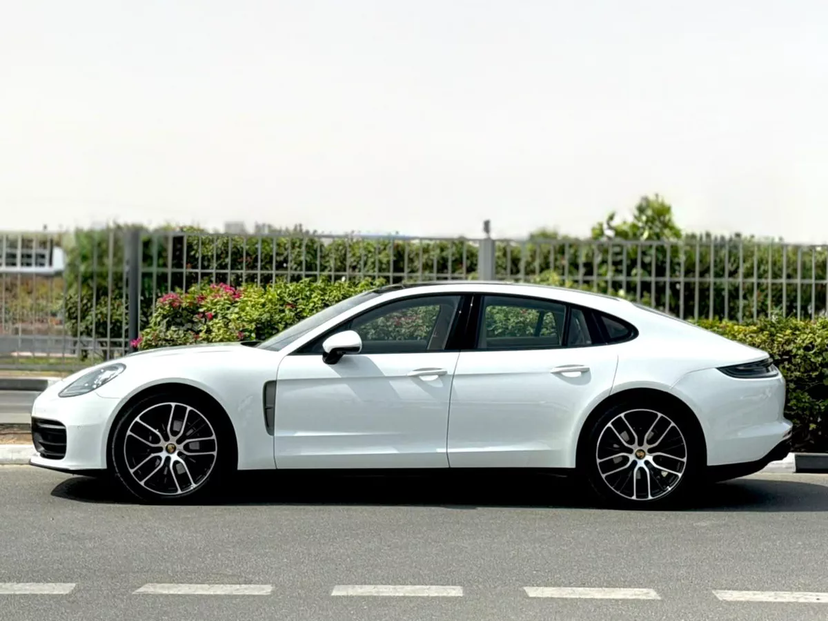 PORSCHE PANAMERA l GCC SPEC l FULL SERVICE HISTORY l UNDER WARRANTY TILL SEPTEMBER 2026 l-10-10