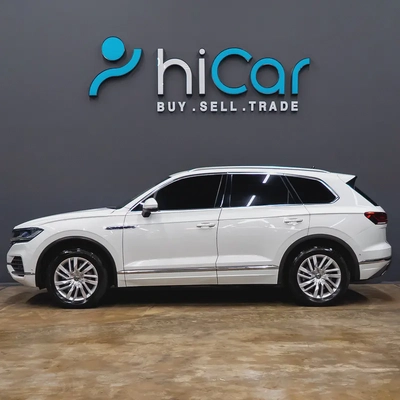 AED 2,203 p.m • 0% Downpayment • Volkswagen Touareg • 1 Year Warranty-1