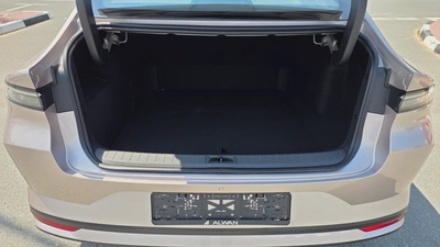 Nissan N6 180 Max (Gold White)-13
