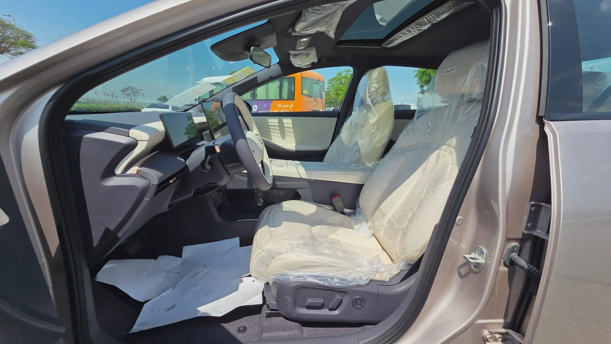 Nissan N6 180 Max (Gold White)-6-6