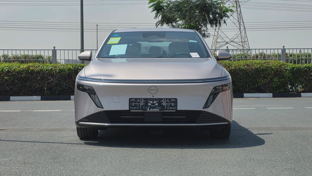 Nissan N6 180 Max (Gold White)-2-2