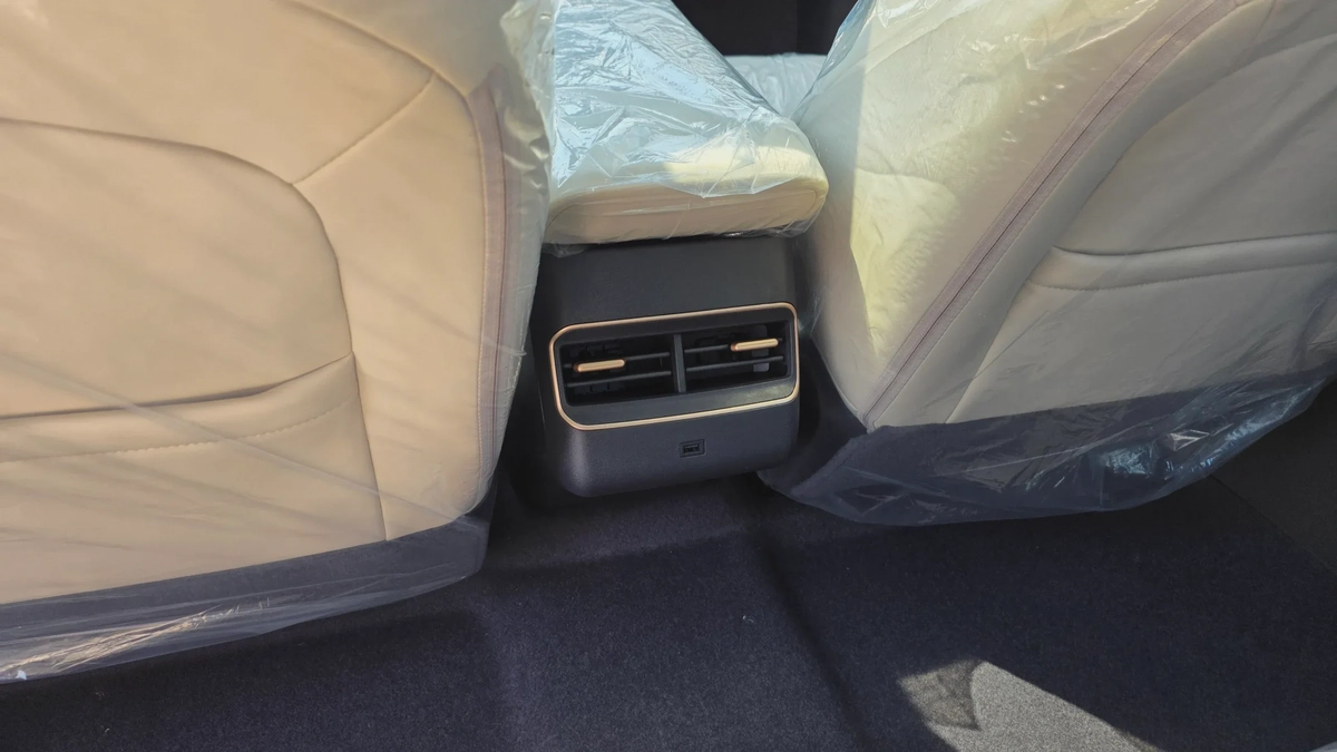 Nissan N6 180 Max (Gold White)-22-22