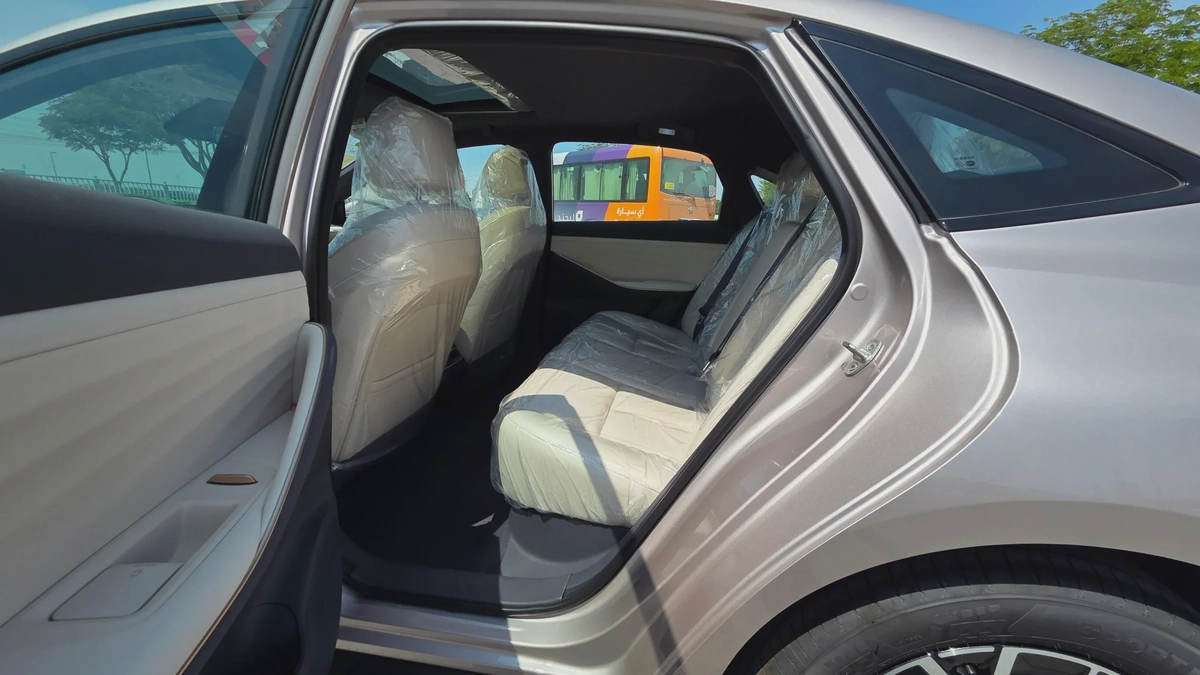 Nissan N6 180 Max (Gold White)-9-9