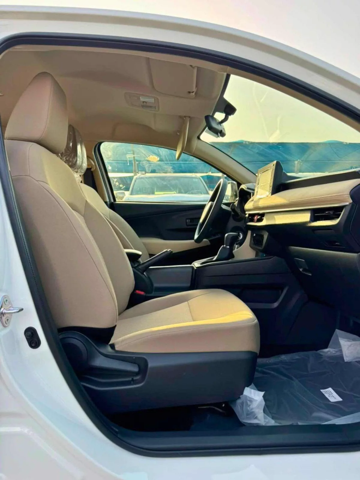 Toyota Yaris E  STANDRAD OPTION || 1.5L PETROL V4 | FABRIC SEATS | DVD | REAR PARKING SENSOR (CODE # YREO)-8-0