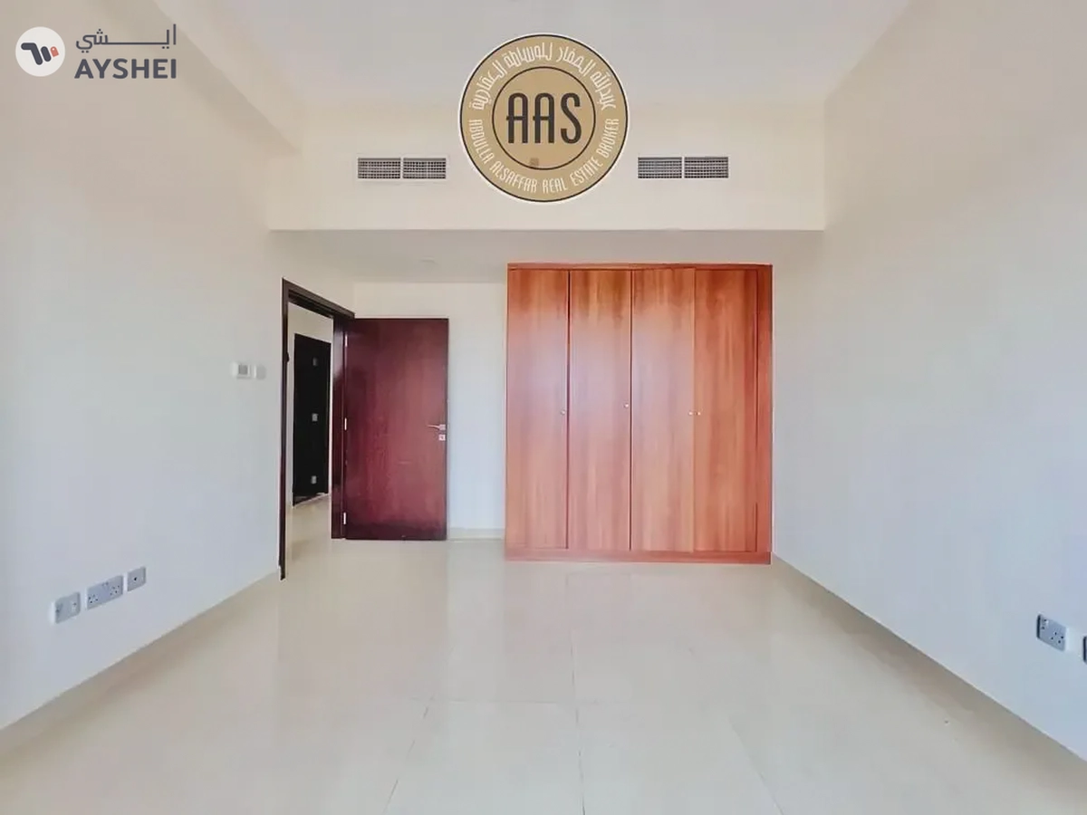Near to pond park 3bhk with Balcony Wardrobes-8-8