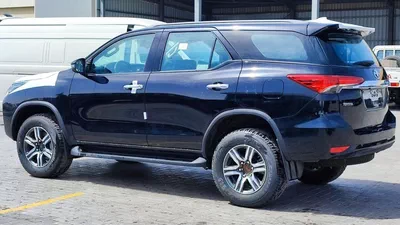 Toyota Fortuner EXR Toyota Fortuner / 2.4L V4 Diesel /  Climate Control / Only for Africa Special Price-3