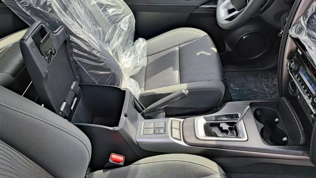 Toyota Fortuner EXR Toyota Fortuner / 2.4L V4 Diesel /  Climate Control / Only for Africa Special Price-11-0