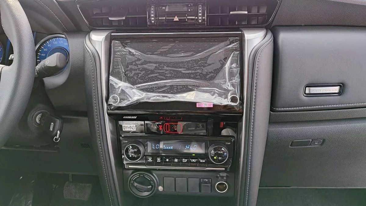 Toyota Fortuner EXR Toyota Fortuner / 2.4L V4 Diesel /  Climate Control / Only for Africa Special Price-14-0